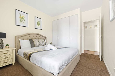 Modern Apt - Free Parking - Convenient Location - Surfers Gold Coast 1