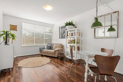 Modern City-Fringe Apartment In New Town - Surfers Gold Coast 2