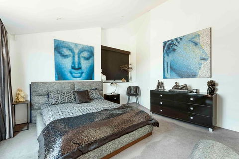 Modern Spacious 3 Bedroom Penthouse In Enmore - Surfers Gold Coast 2