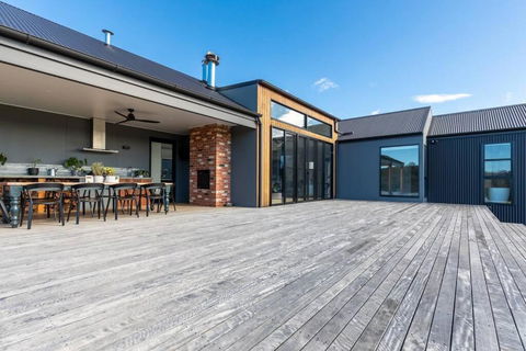 Modern Farmhouse - Surfers Gold Coast 0