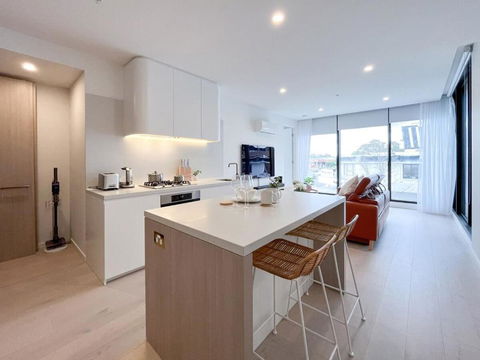 Modern Luxury 2B2B Sky Garden SmartTV - Surfers Gold Coast 2