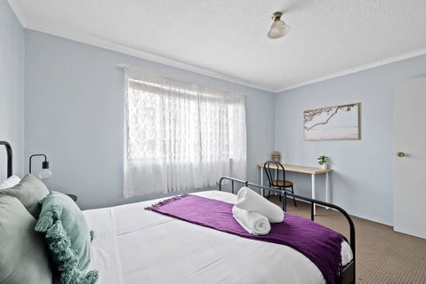 Modern Private Double Room - Central Spot At Liverpool - Shared Bathroom - Surfers Gold Coast 1