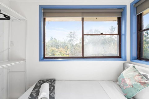 Modern Single Room - Nearby Stations & Eateries - Shared Bathroom - Surfers Gold Coast 1