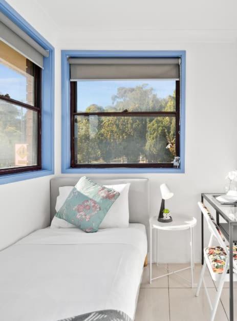Modern Single Room - Nearby Stations & Eateries - Shared Bathroom - Surfers Gold Coast 3