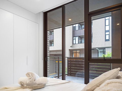 Modern Split Level 2Bed With Pool - Surfers Gold Coast 1