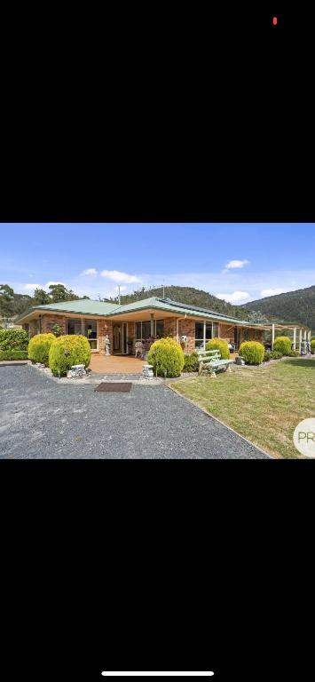 Montrose Holiday Cottage - Surfers Gold Coast 1