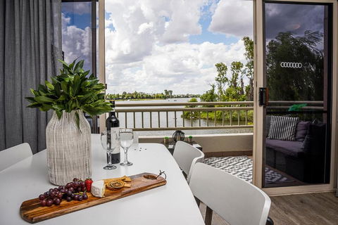 Mulwala Lakeside Apartment - Surfers Gold Coast 0