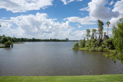 Mulwala Lakeside Apartment - Surfers Gold Coast 1