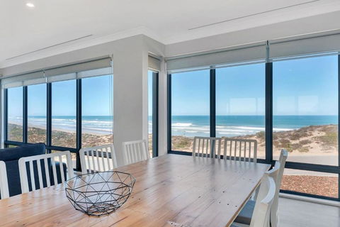Nauticus - 82 Surfers Parade Middleton - BYO Linen - Surfers Gold Coast 1