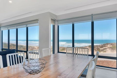 Nauticus - 82 Surfers Parade Middleton - BYO Linen - Surfers Gold Coast 0