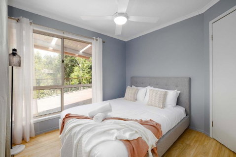 NEW 3BR Serene Creekside Retreat In Helensvale - Surfers Gold Coast 2