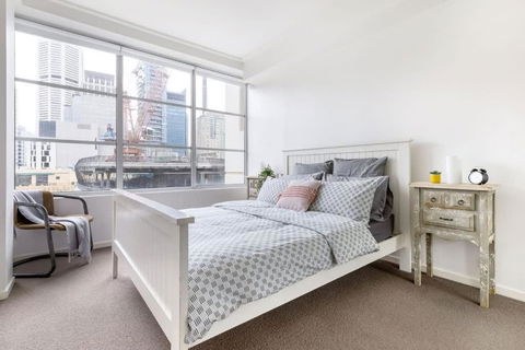 NEW! A Comfy & Stylish Apt Next To Darling Harbour - Surfers Gold Coast 0