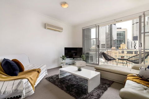 NEW! A Comfy & Stylish Apt Next To Darling Harbour - Surfers Gold Coast 1