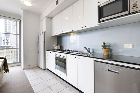 NEW! A Comfy & Stylish Apt Next To Darling Harbour - Surfers Gold Coast 3