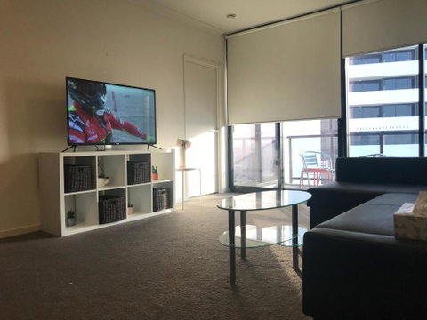 New Luxurious Skyview 2Bedroom Apartment Liverpool - Surfers Gold Coast 1