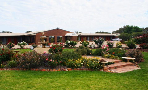 Newell Motor Inn Narrandera - Surfers Gold Coast 1