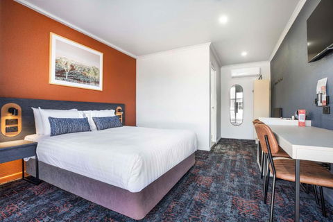 Nightcap At Horse & Jockey Hotel Warwick - Surfers Gold Coast 3