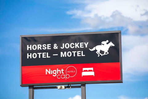 Nightcap At Horse & Jockey Hotel Warwick - Surfers Gold Coast 2