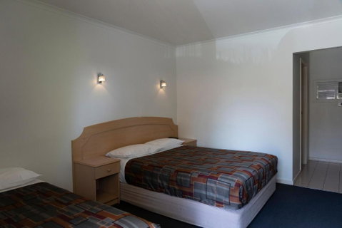 Nunawading Motor Inn - Surfers Gold Coast 2