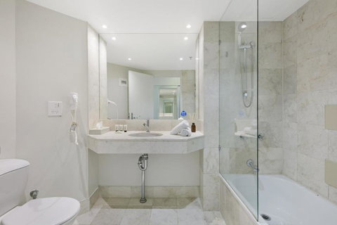 Ocean View 2-Bed Studio In The Heart Of Surfers - Surfers Gold Coast 3