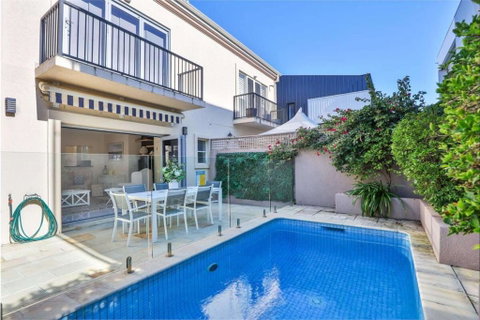 Opulence By Khove - Surfers Gold Coast 1