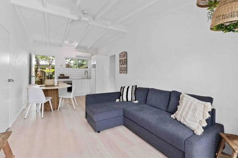 PA2 Stunning Sunshine Beach Apt Pets Welcome - Surfers Gold Coast 0
