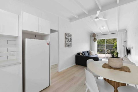 PA2 Stunning Sunshine Beach Apt Pets Welcome - Surfers Gold Coast 1