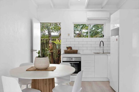 PA2 Stunning Sunshine Beach Apt Pets Welcome - Surfers Gold Coast 2