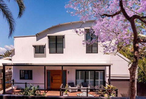 PACIFIC Stunning Coastal Home The Perfect Family Getaway - Surfers Gold Coast 0