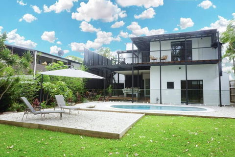 PACIFIC Stunning Coastal Home The Perfect Family Getaway - Surfers Gold Coast 1