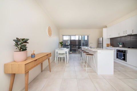 Page Seven By Property Mums - Surfers Gold Coast 1