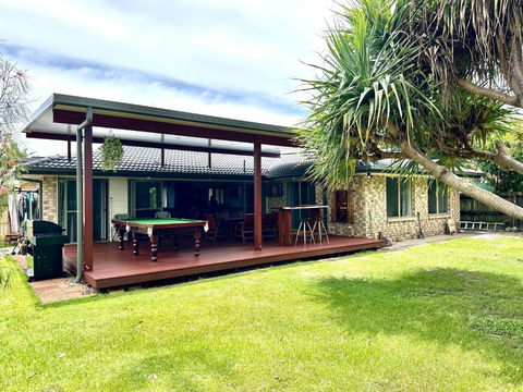 Pandanus Paradise. Newly Renovated 4 Bedroom Home - Surfers Gold Coast 0