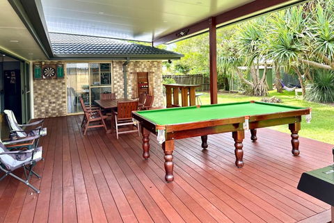 Pandanus Paradise. Newly Renovated 4 Bedroom Home - Surfers Gold Coast 1