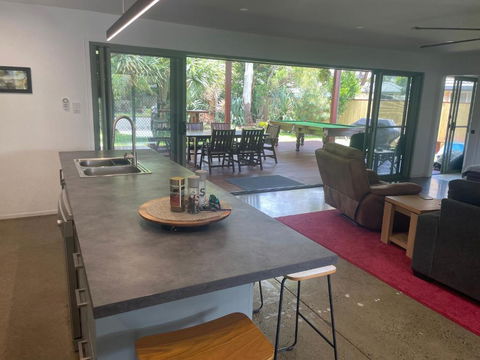 Pandanus Paradise. Newly Renovated 4 Bedroom Home - Surfers Gold Coast 2