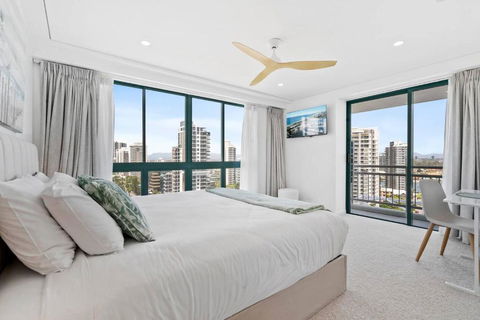 Paradise Peak - A Refined Resort-style Lifestyle - Surfers Gold Coast 2
