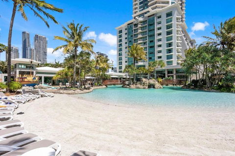 Paradise Peak - A Refined Resort-style Lifestyle - Surfers Gold Coast 1