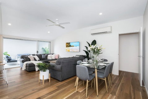 Park Avenue Terrace House Sleeps 9 - Surfers Gold Coast 2