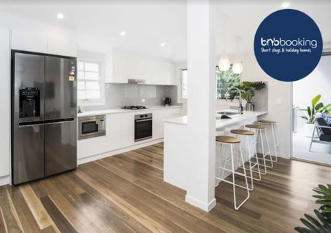 Park Avenue Terrace House Sleeps 9 - Surfers Gold Coast 0