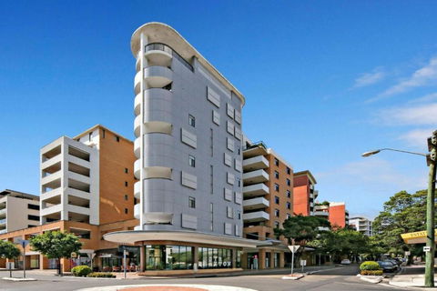 Penthouse In Rockdale CBD - Surfers Gold Coast 0