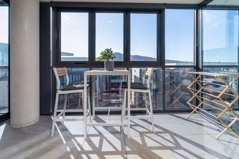 Perfectly Located 1BR BA Apartment - Surfers Gold Coast 1