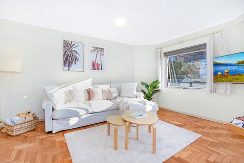 Perfect Manly Retreat, In The Heart Of Manly, Family & Couple Friendly Apartment With CAR SPOT - Surfers Gold Coast 2