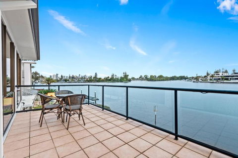 Perfect Waterfront Escape In Surfers Paradise - Surfers Gold Coast 2