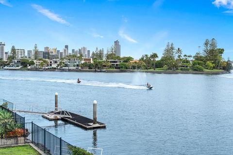 Perfect Waterfront Escape In Surfers Paradise - Surfers Gold Coast 1
