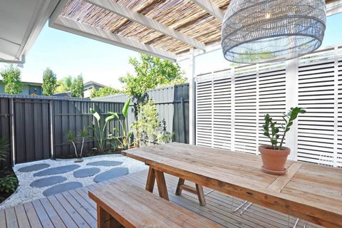 Pine At Arlos Glenelg South - Surfers Gold Coast 0