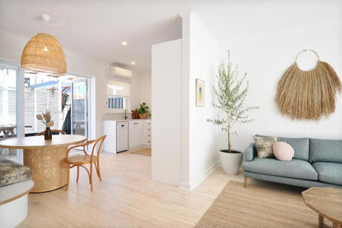 Pine At Arlos Glenelg South - Surfers Gold Coast 3
