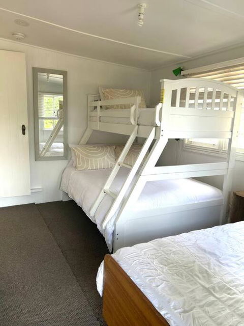Pine Cottage - Surfers Gold Coast 3