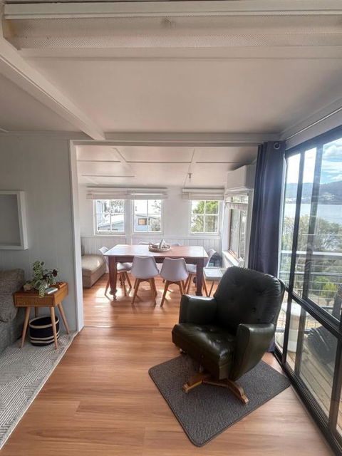 Pine Cottage - Surfers Gold Coast 0