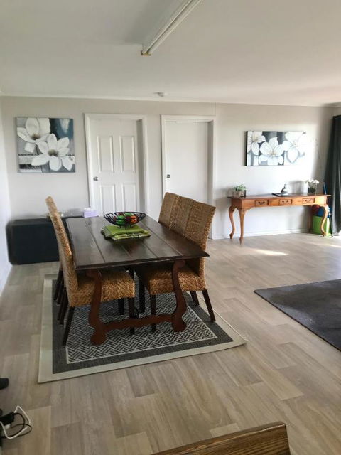 Pine View Holiday Rental - Surfers Gold Coast 2