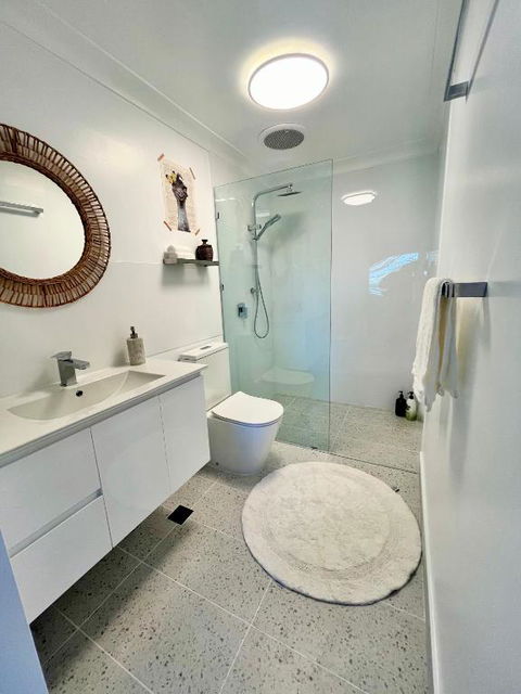 Point Clare - Relax And Unwind - Greenery & Birdsongs - Surfers Gold Coast 2
