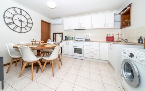Point Clare - Relax And Unwind - Greenery & Birdsongs - Surfers Gold Coast 3